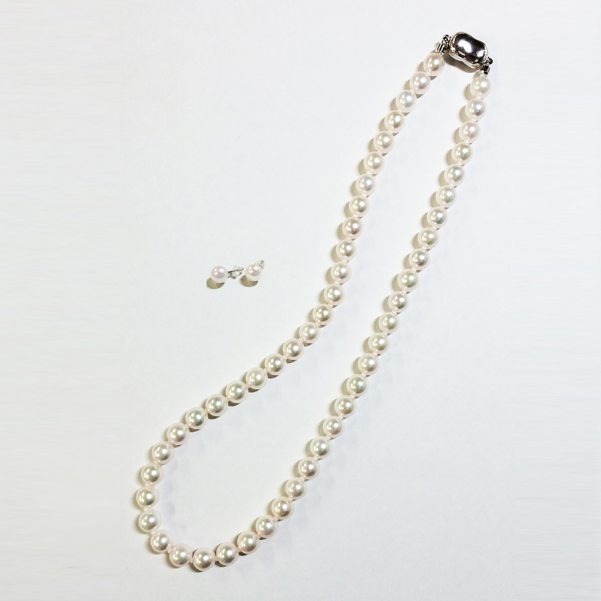 非公開: 真珠チョーカー＜7.5-8.0mm＞とk18WGピアス＜7.5mm＞セット